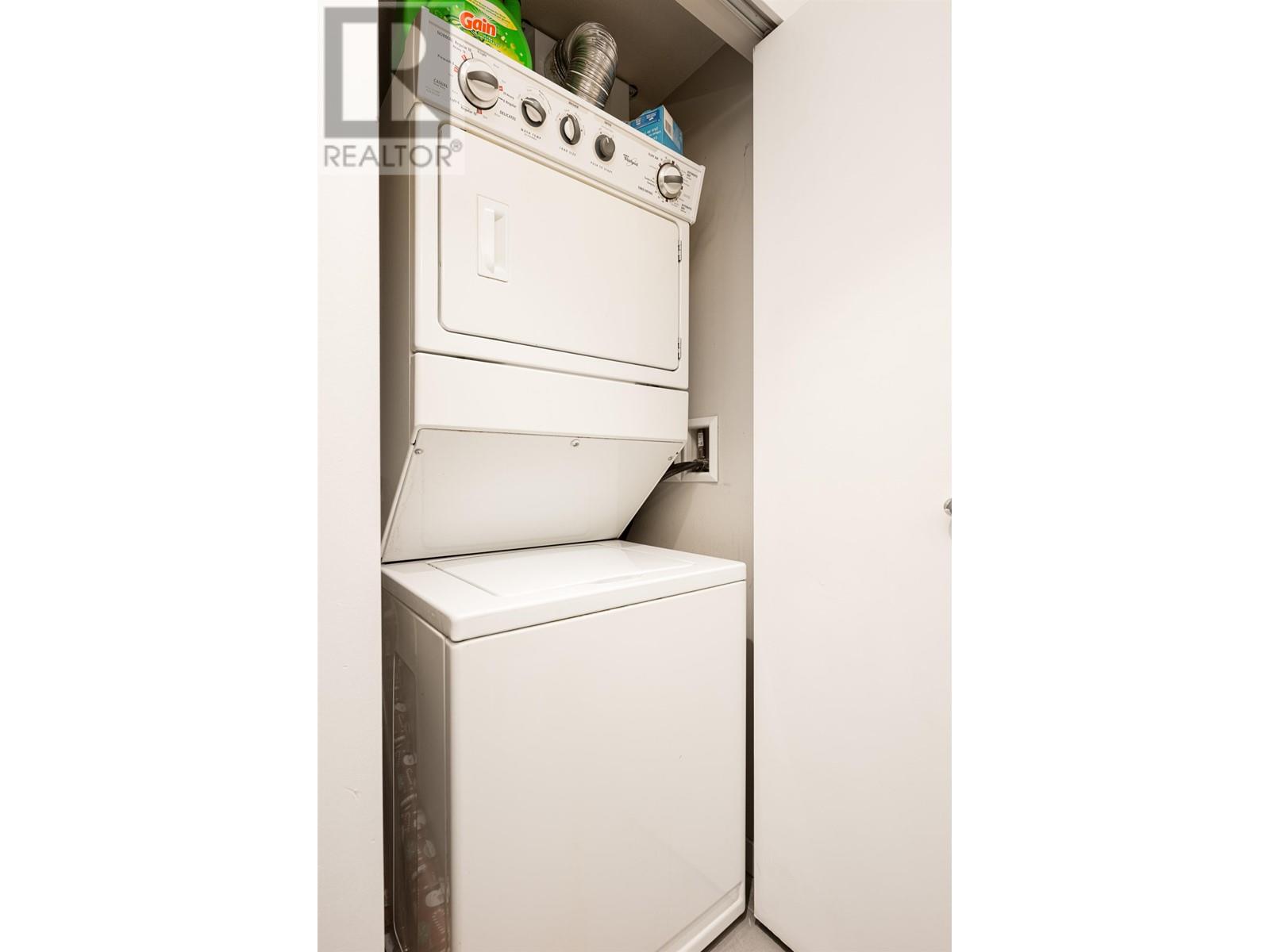 Listing Picture 25 of 32 : 103 5775 IRMIN STREET, Burnaby / 本拿比 - 魯藝地產 Yvonne Lu Group - MLS Medallion Club Member