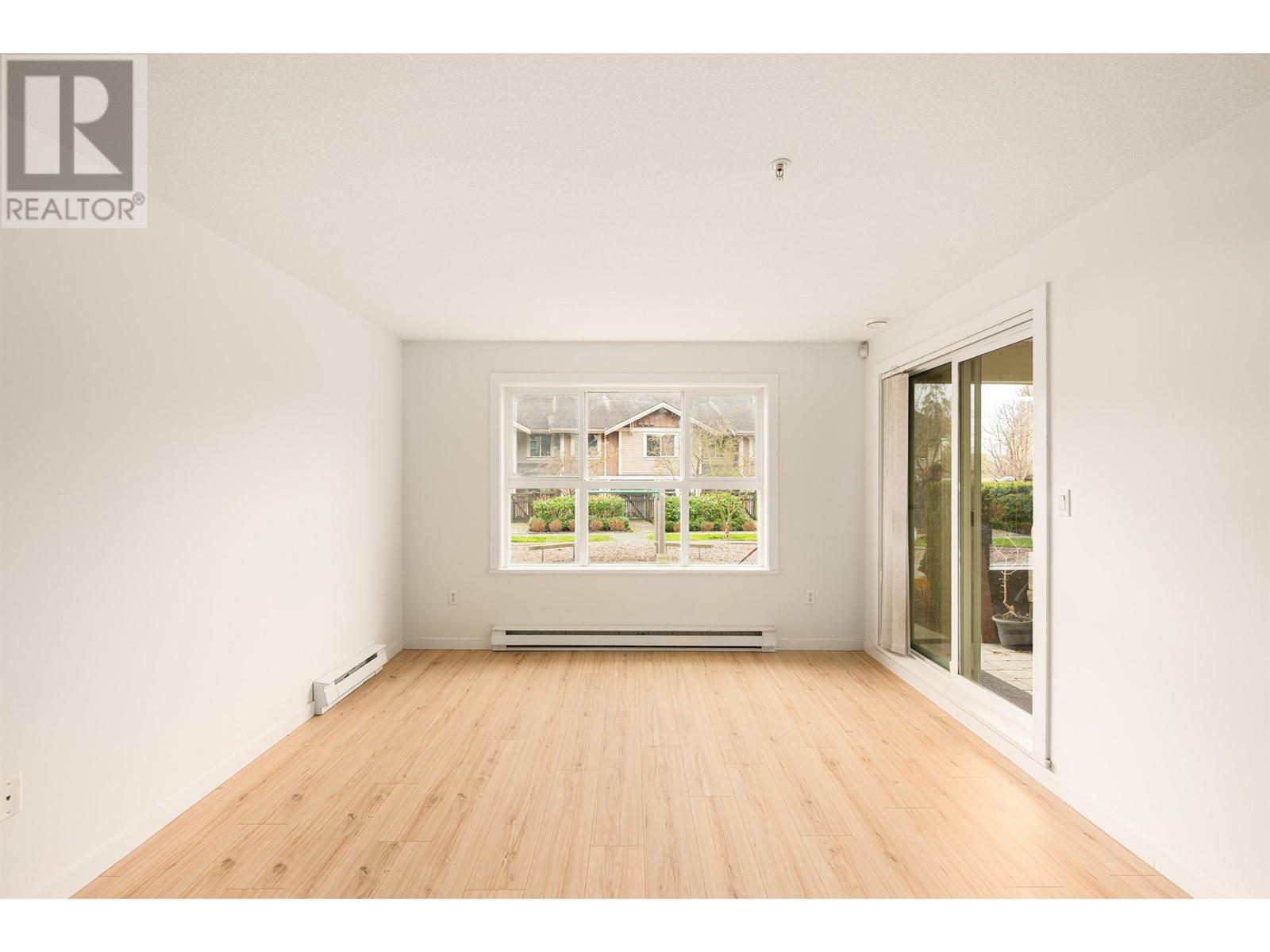 Listing Picture 15 of 32 : 103 5775 IRMIN STREET, Burnaby / 本拿比 - 魯藝地產 Yvonne Lu Group - MLS Medallion Club Member