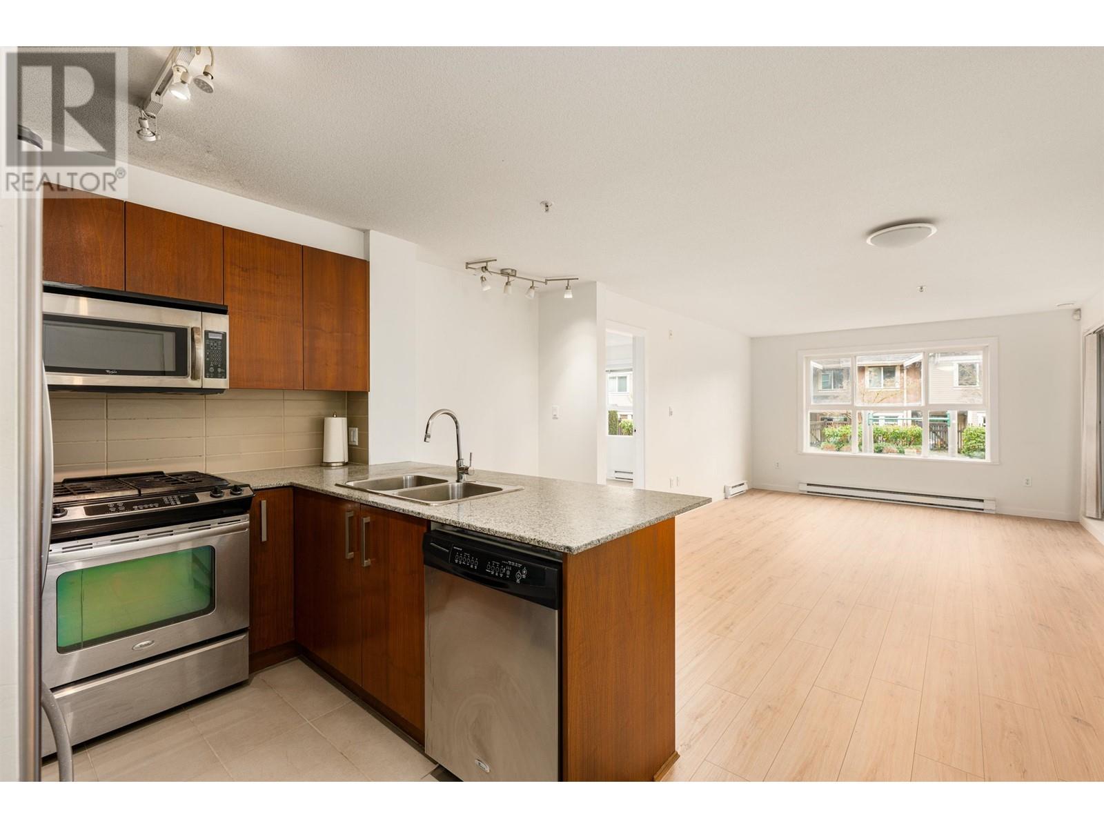Listing Picture 11 of 32 : 103 5775 IRMIN STREET, Burnaby / 本拿比 - 魯藝地產 Yvonne Lu Group - MLS Medallion Club Member