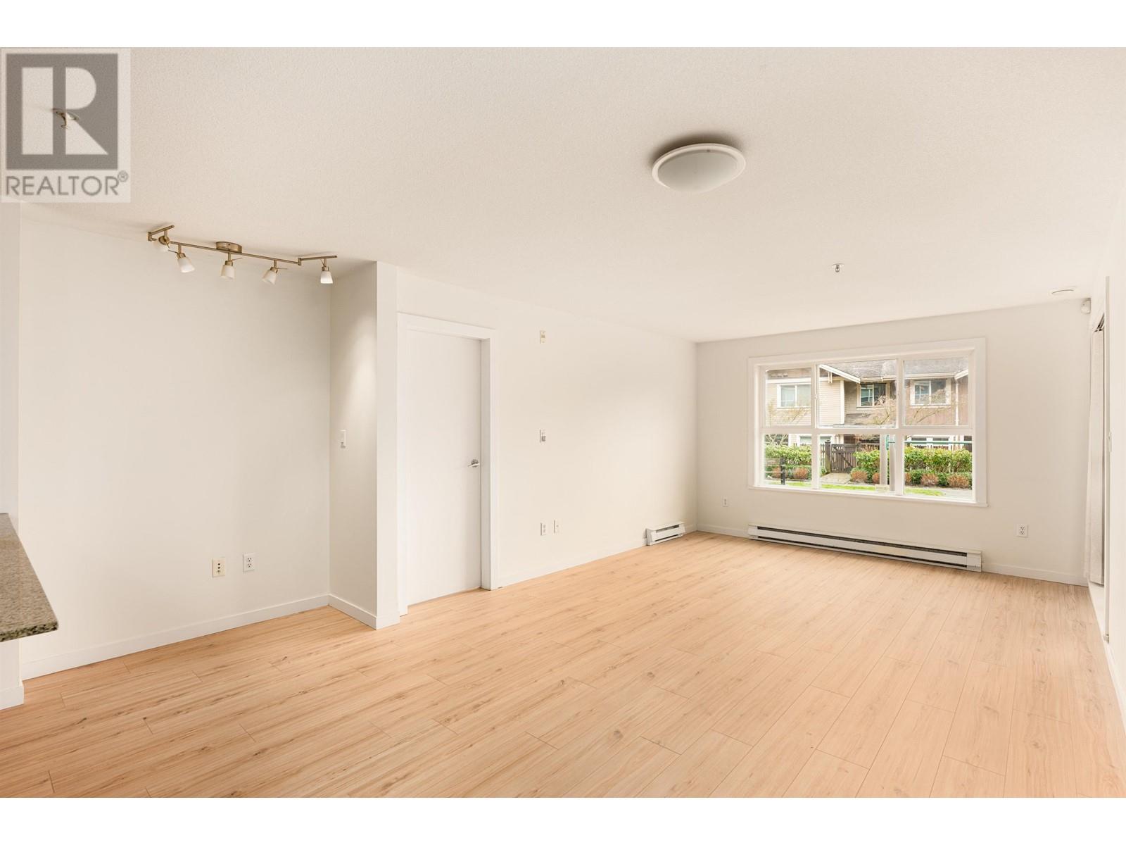 Listing Picture 18 of 32 : 103 5775 IRMIN STREET, Burnaby / 本拿比 - 魯藝地產 Yvonne Lu Group - MLS Medallion Club Member