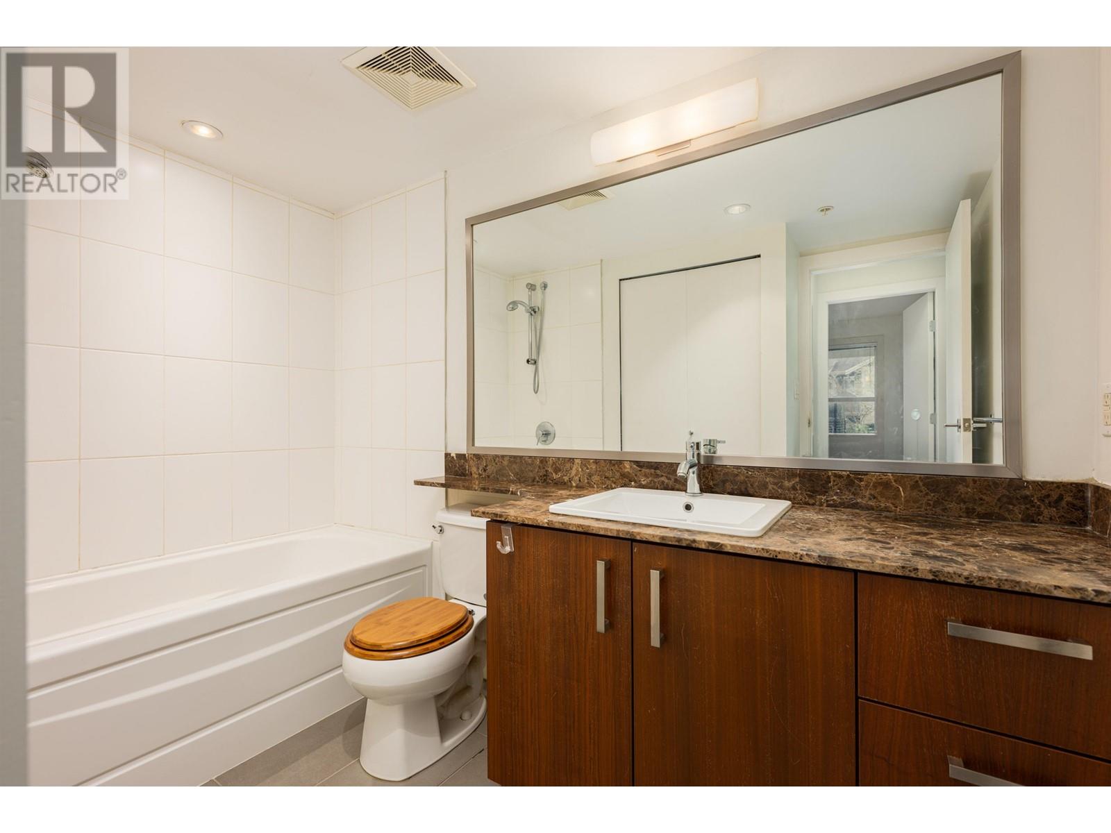 Listing Picture 24 of 32 : 103 5775 IRMIN STREET, Burnaby / 本拿比 - 魯藝地產 Yvonne Lu Group - MLS Medallion Club Member