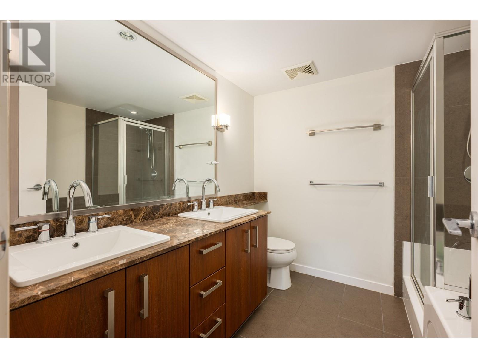 Listing Picture 22 of 32 : 103 5775 IRMIN STREET, Burnaby / 本拿比 - 魯藝地產 Yvonne Lu Group - MLS Medallion Club Member