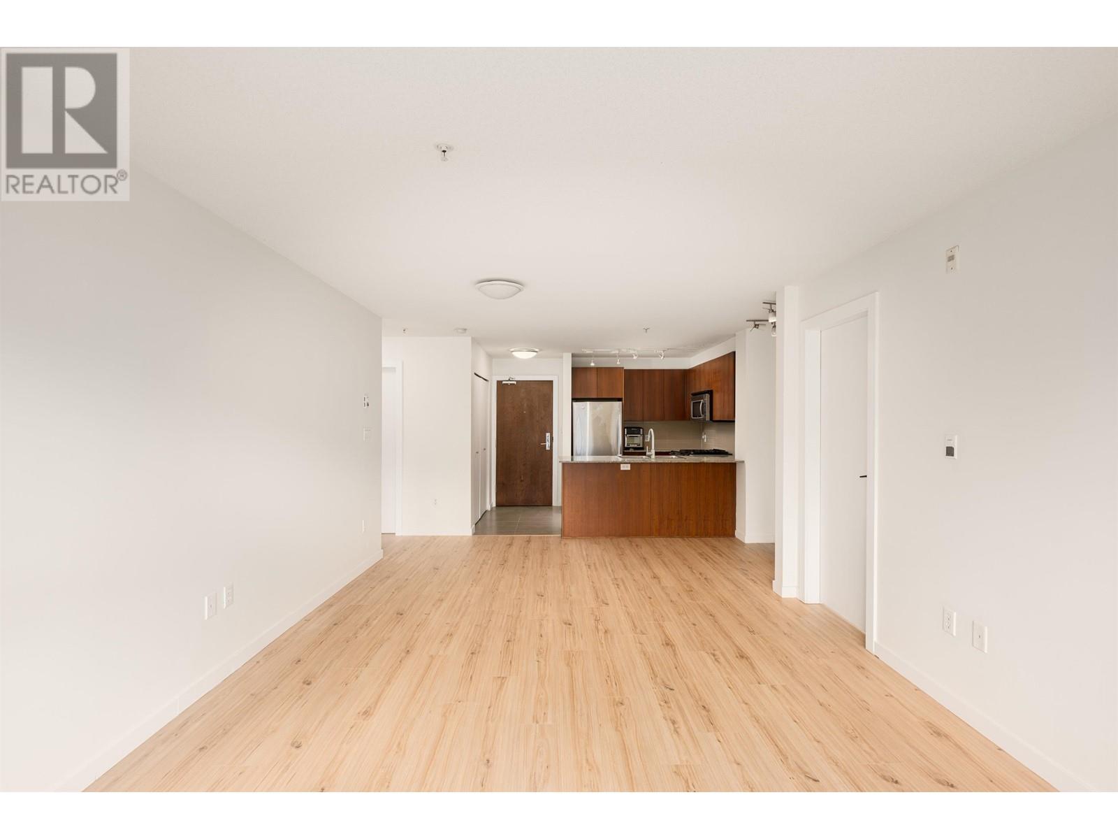 Listing Picture 5 of 32 : 103 5775 IRMIN STREET, Burnaby / 本拿比 - 魯藝地產 Yvonne Lu Group - MLS Medallion Club Member