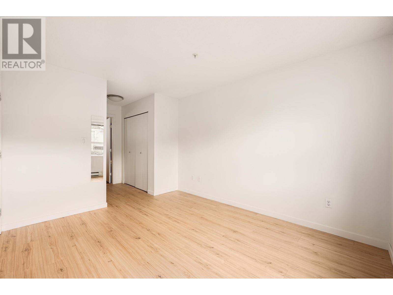 Listing Picture 21 of 32 : 103 5775 IRMIN STREET, Burnaby / 本拿比 - 魯藝地產 Yvonne Lu Group - MLS Medallion Club Member