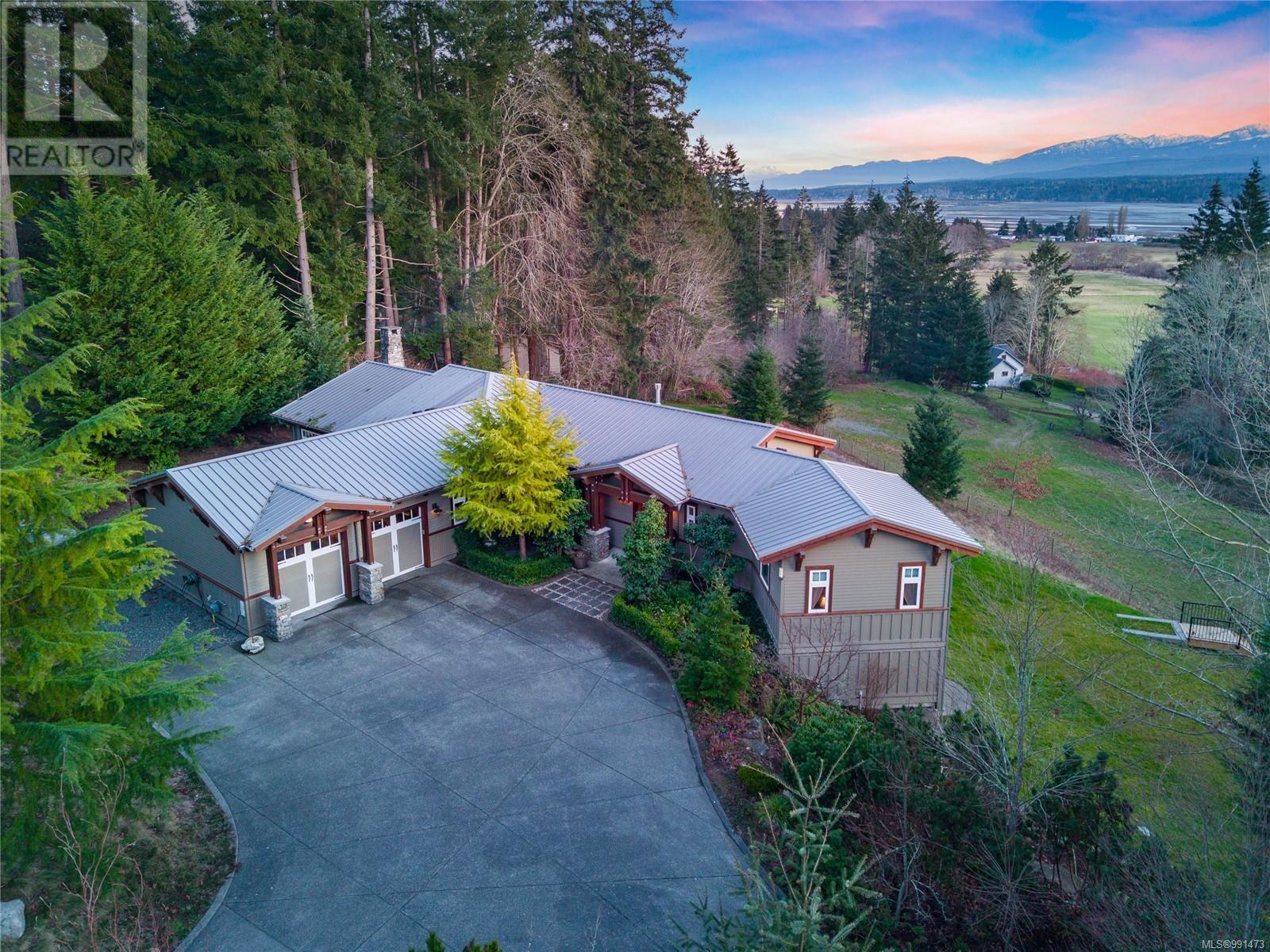 2465 Back Rd, Courtenay, British Columbia