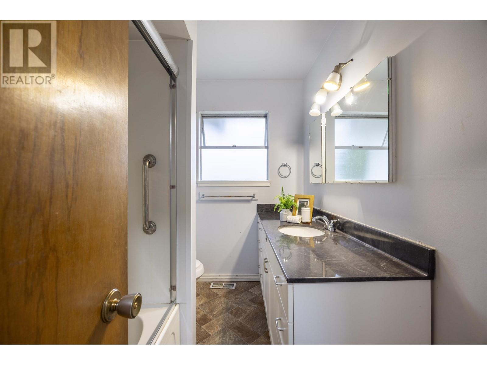 2418 Warrenton Avenue, Coquitlam, British Columbia  V3K 3M5 - Photo 17 - R2972949