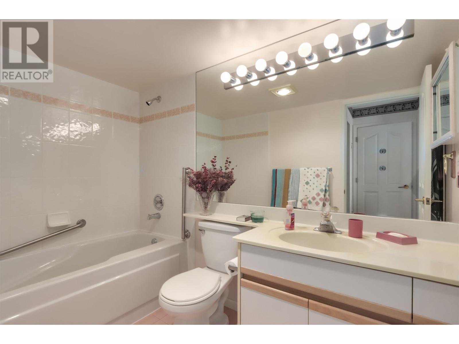 Listing Picture 12 of 24 : 1010 7288 ACORN AVENUE, Burnaby / 本拿比 - 魯藝地產 Yvonne Lu Group - MLS Medallion Club Member