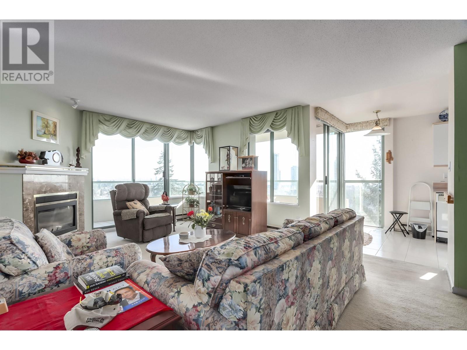 Listing Picture 3 of 24 : 1010 7288 ACORN AVENUE, Burnaby / 本拿比 - 魯藝地產 Yvonne Lu Group - MLS Medallion Club Member