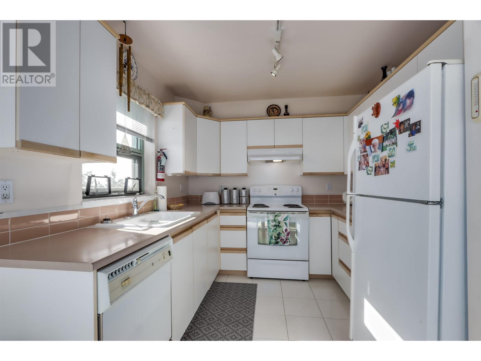 Listing Picture 8 of 24 : 1010 7288 ACORN AVENUE, Burnaby / 本拿比 - 魯藝地產 Yvonne Lu Group - MLS Medallion Club Member