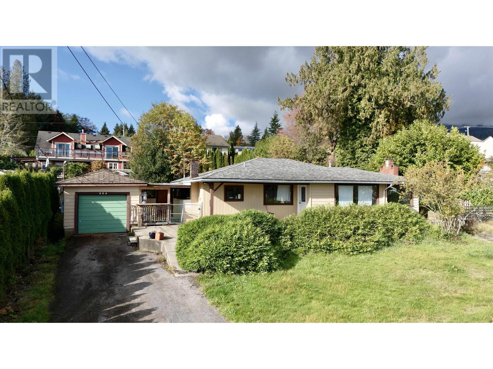 Property at 635 MARTIN ROAD image 3
