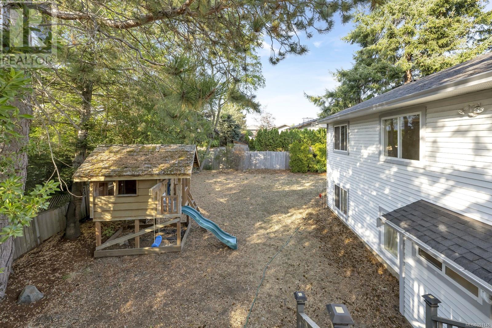 1616 Nelles Pl, Saanich, British Columbia  V8N 6L7 - Photo 38 - 991145