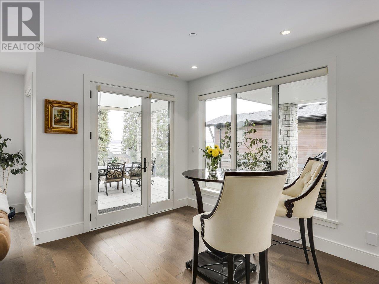 Property at 1091 ESQUIMALT AVENUE image 5