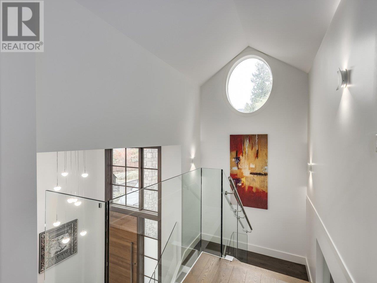 Property at 1091 ESQUIMALT AVENUE image 4