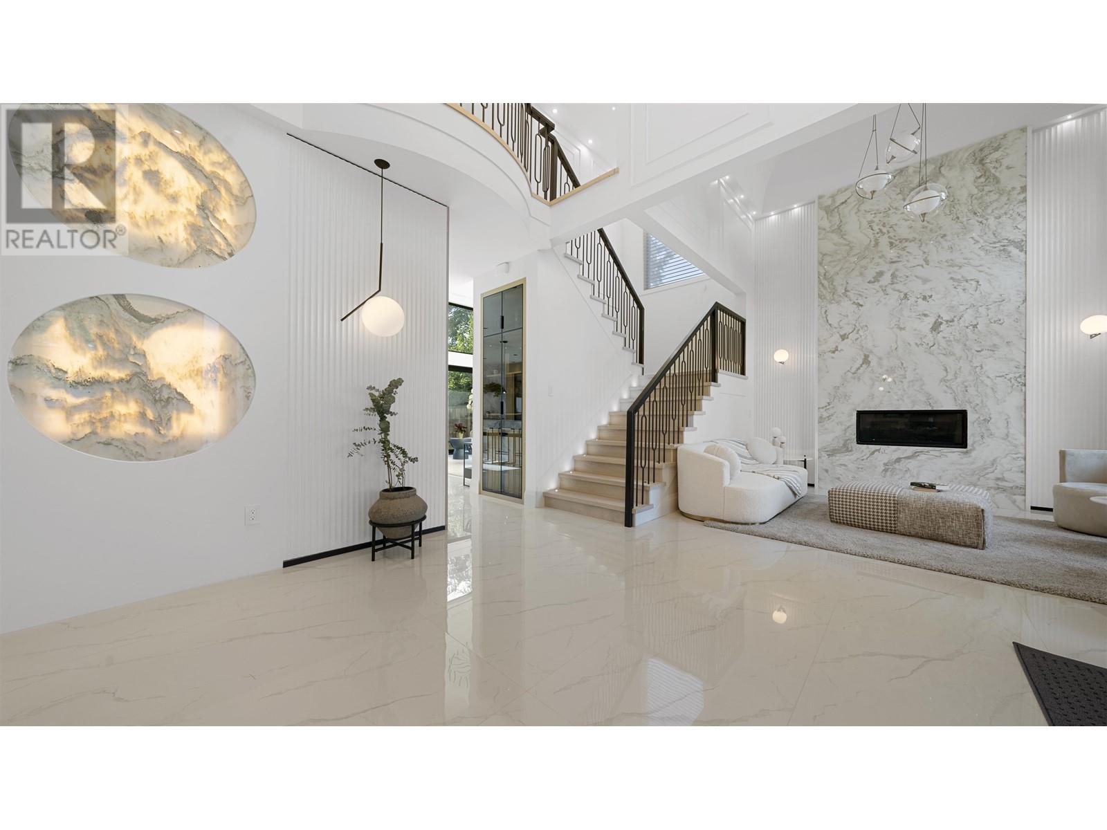 Listing Picture 2 of 23 : 11331 NO. 2 ROAD, Richmond / 烈治文 - 魯藝地產 Yvonne Lu Group - MLS Medallion Club Member