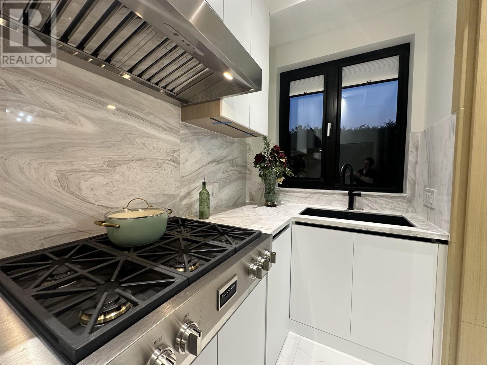 Listing Picture 10 of 23 : 11331 NO. 2 ROAD, Richmond / 烈治文 - 魯藝地產 Yvonne Lu Group - MLS Medallion Club Member