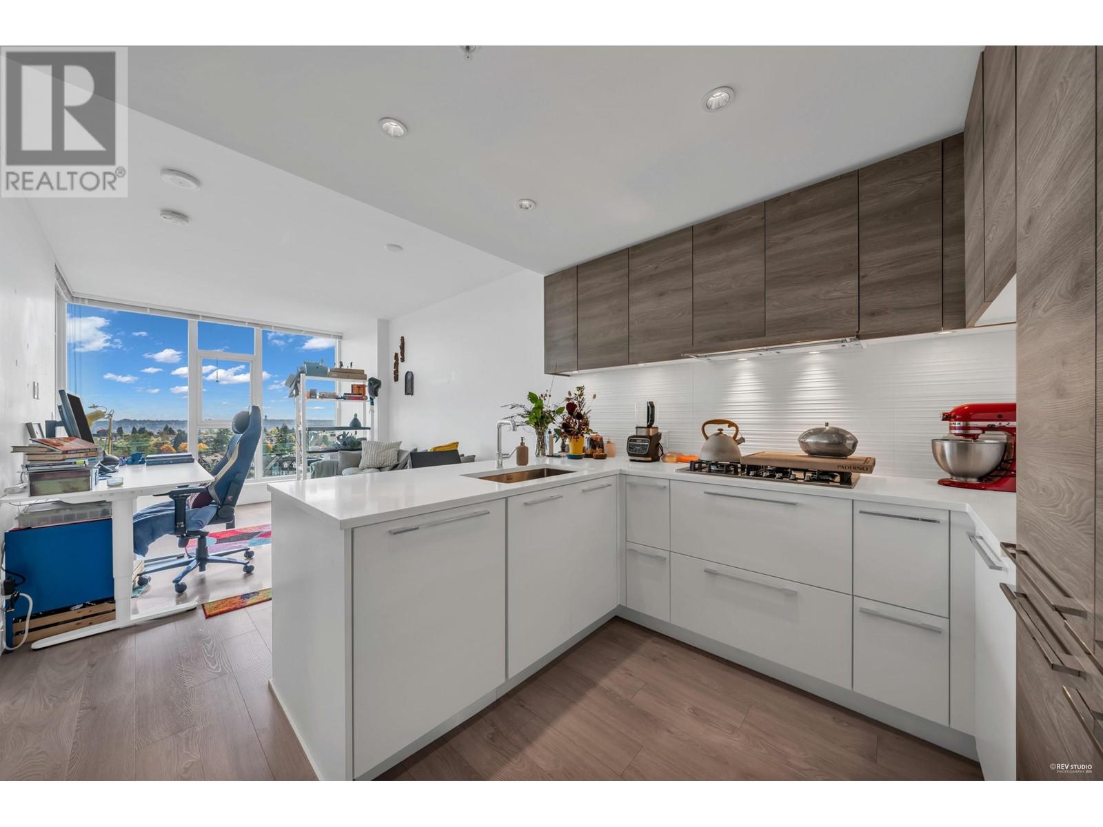 Listing Picture 2 of 31 : 709 7303 NOBLE LANE, Burnaby / 本拿比 - 魯藝地產 Yvonne Lu Group - MLS Medallion Club Member