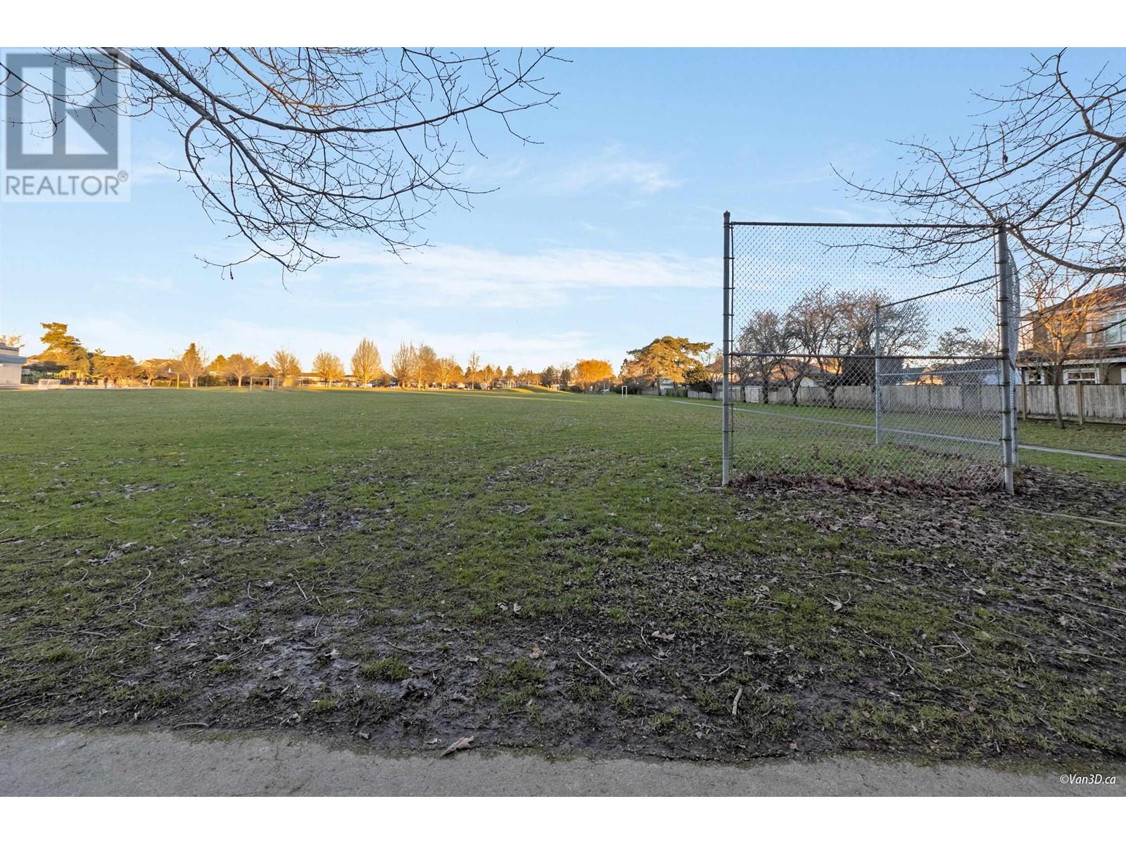 Listing Picture 38 of 40 : 8528 ELSMORE ROAD, Richmond / 烈治文 - 魯藝地產 Yvonne Lu Group - MLS Medallion Club Member