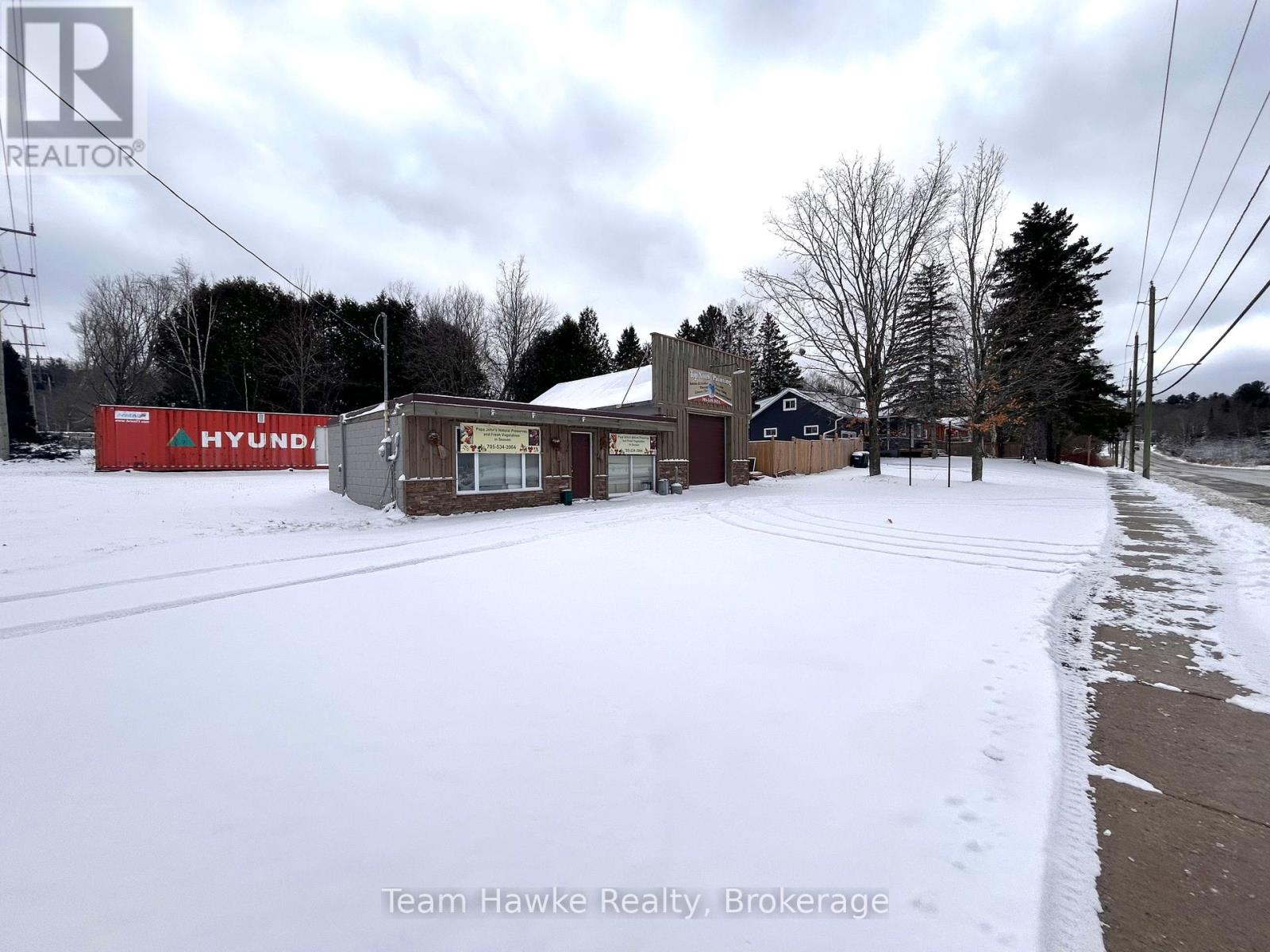 156 Robert Street, Penetanguishene, Ontario  L9M 1P8 - Photo 3 - S12012036
