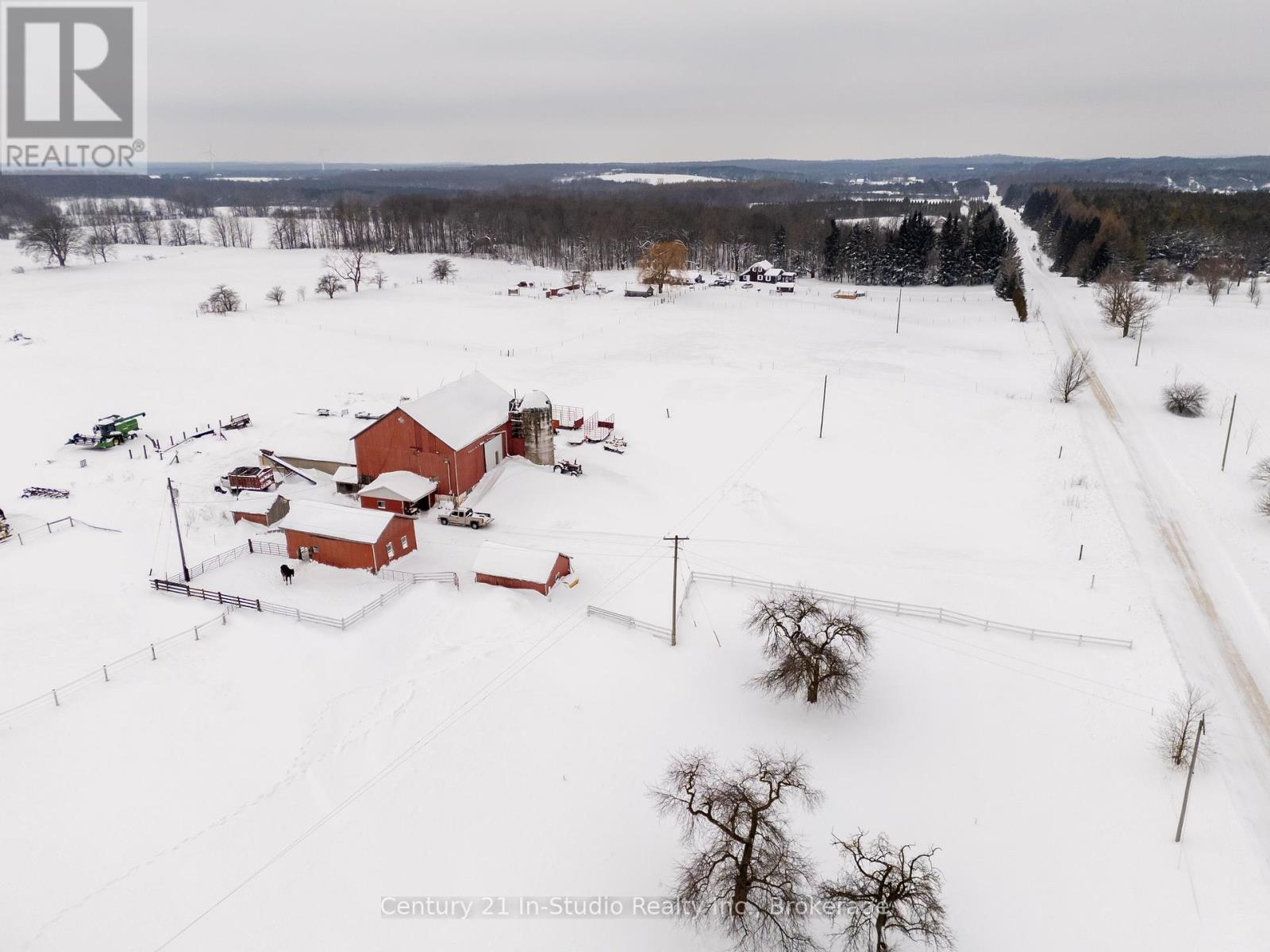 425158 Irish Lake Road, Grey Highlands, Ontario  N0C 1H0 - Photo 4 - X11939676