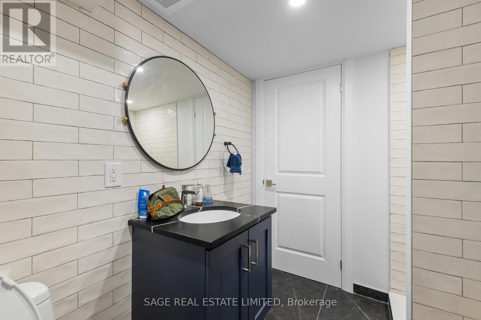 225 Carlton Street, Toronto, Ontario  M5A 2L2 - Photo 8 - C12012103