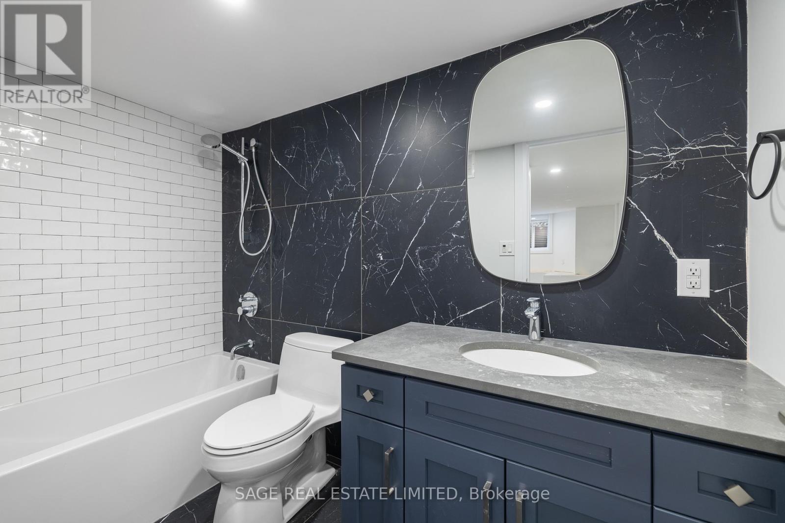 225 Carlton Street, Toronto, Ontario  M5A 2L2 - Photo 9 - C12012103