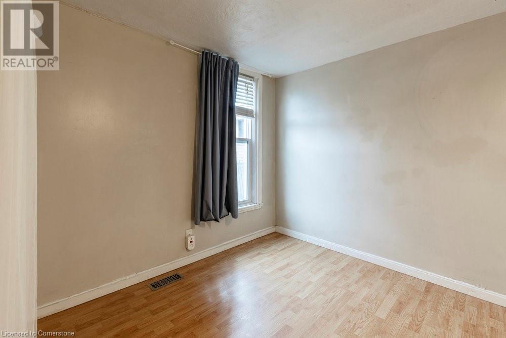 Property at 70 PEARL Street N image 3
