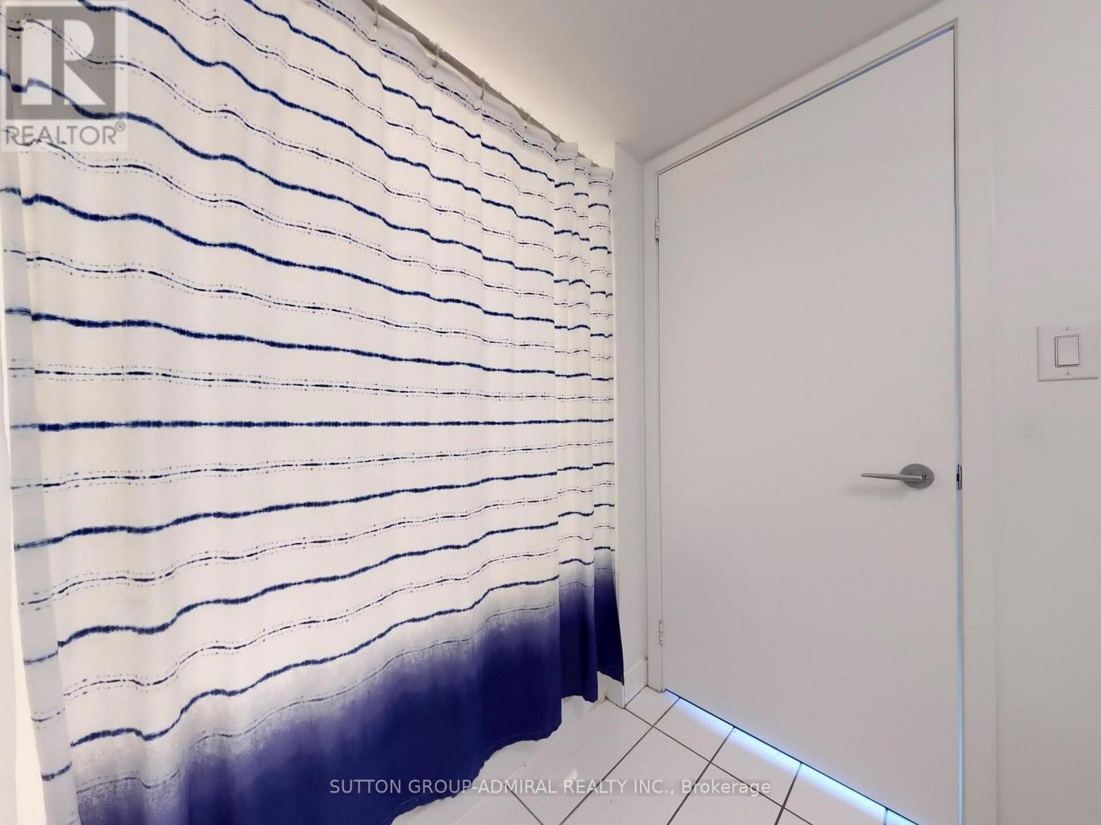 1710 - 21 Iceboat Terrace, Toronto, Ontario  M5V 4A5 - Photo 24 - C12010559