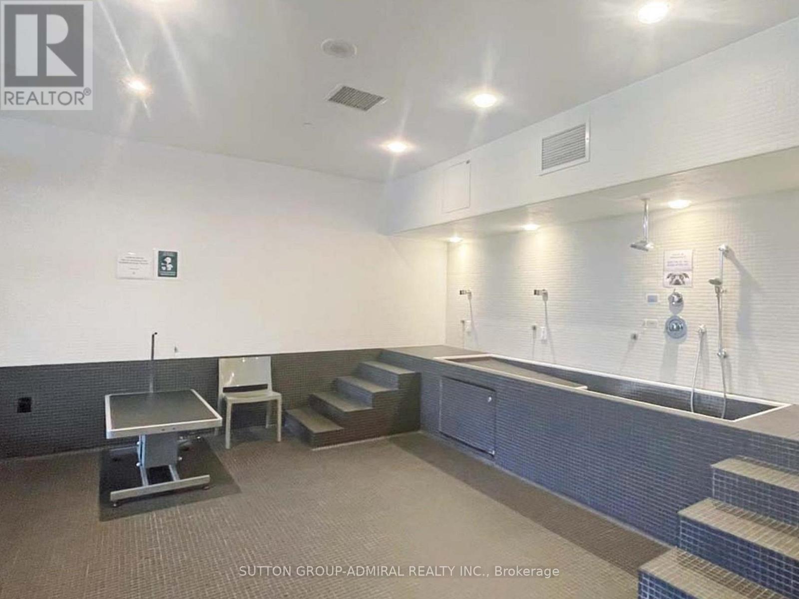 1710 - 21 Iceboat Terrace, Toronto, Ontario  M5V 4A5 - Photo 37 - C12010559