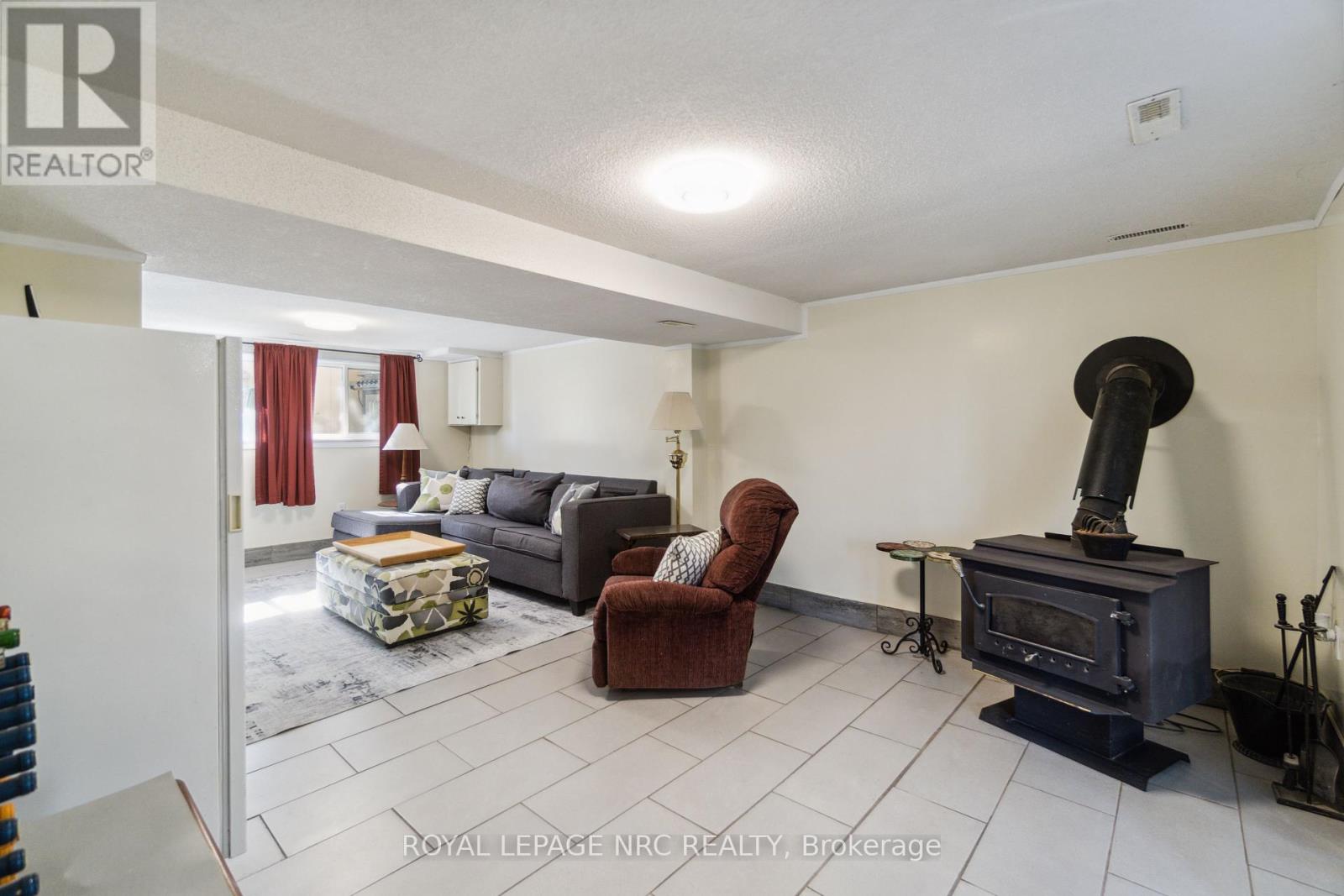 883 Ridge Rd N Road, Fort Erie (Ridgeway), Ontario  L0S 1N0 - Photo 27 - X12012213