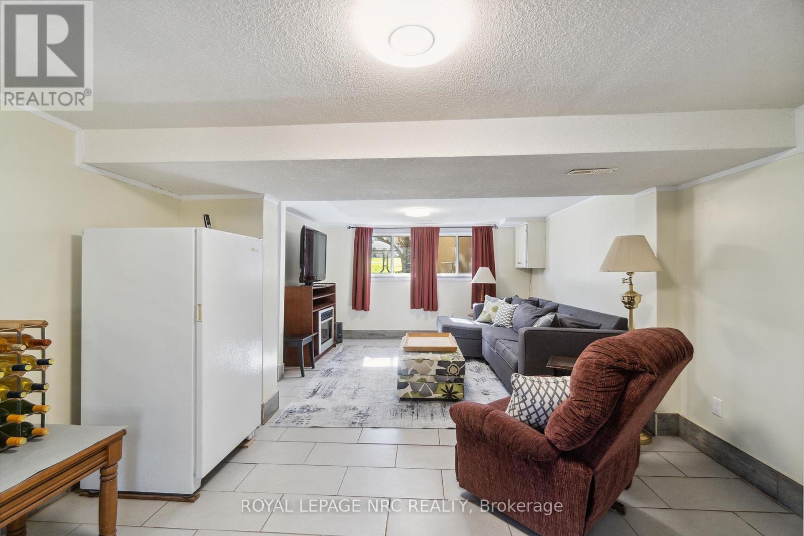 883 Ridge Rd N Road, Fort Erie (Ridgeway), Ontario  L0S 1N0 - Photo 28 - X12012213