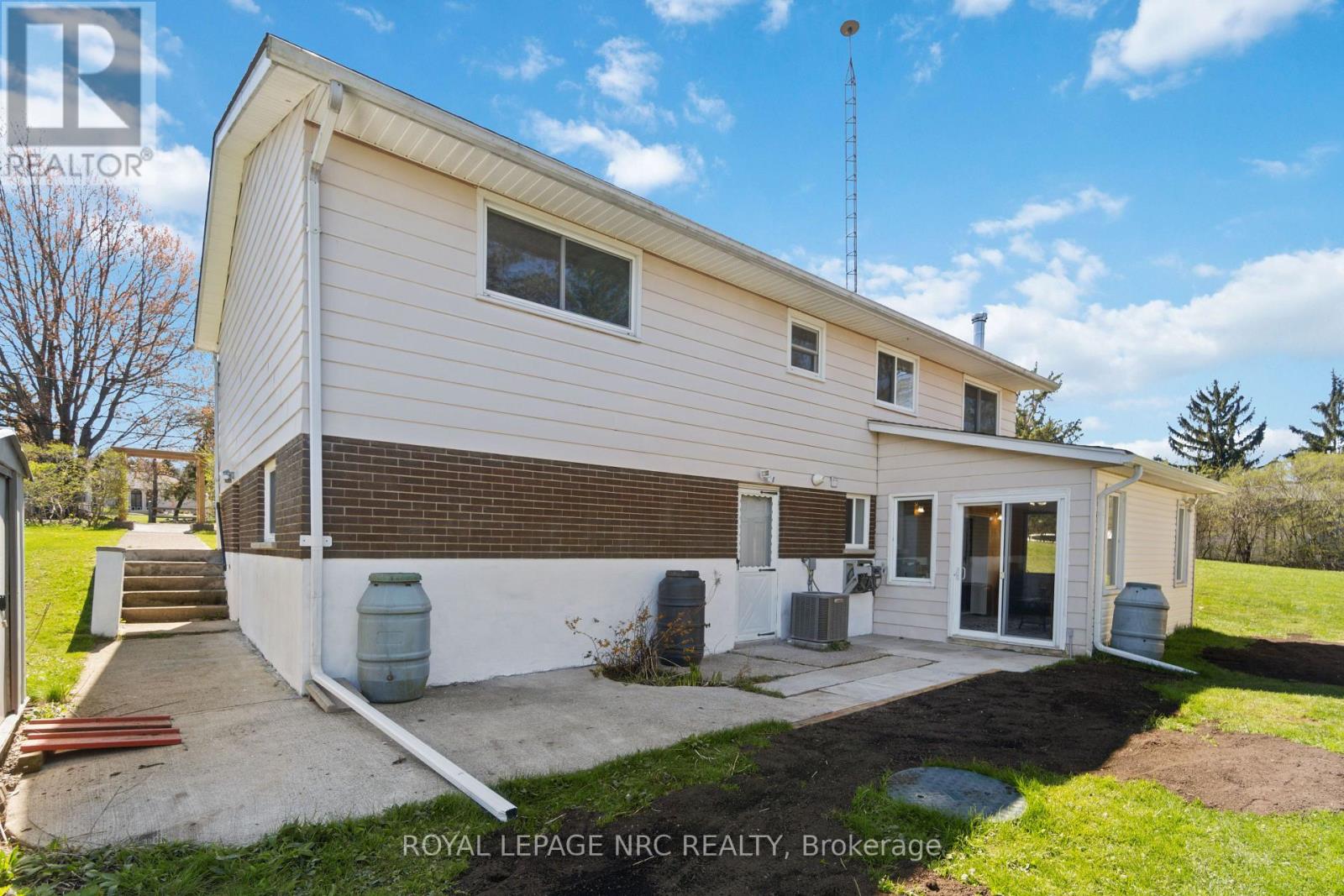 883 Ridge Rd N Road, Fort Erie (Ridgeway), Ontario  L0S 1N0 - Photo 37 - X12012213