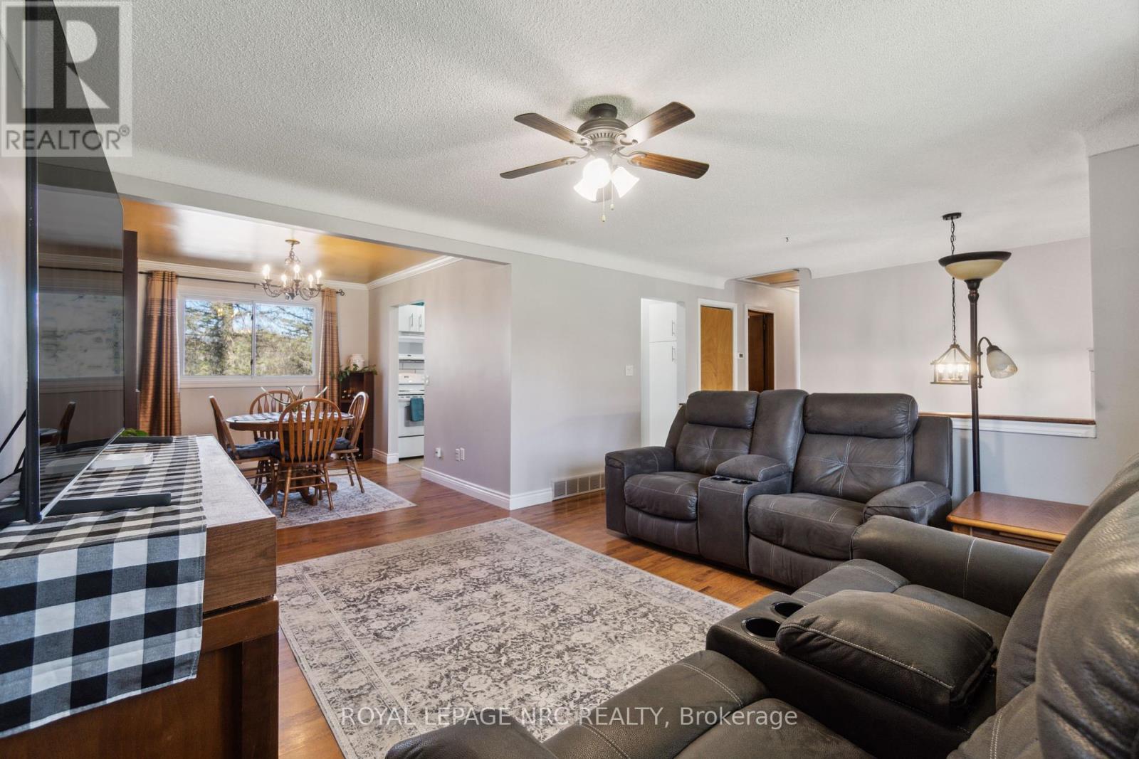 883 Ridge Rd N Road, Fort Erie (Ridgeway), Ontario  L0S 1N0 - Photo 9 - X12012213