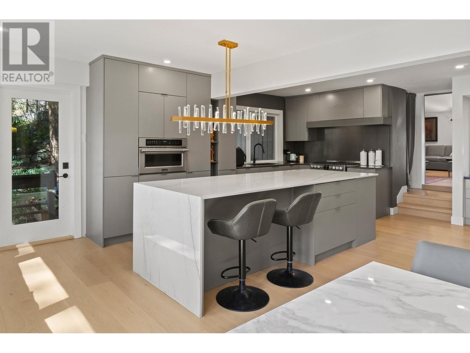 615 E Kings Road, North Vancouver, British Columbia  V7N 1J4 - Photo 8 - R2976158
