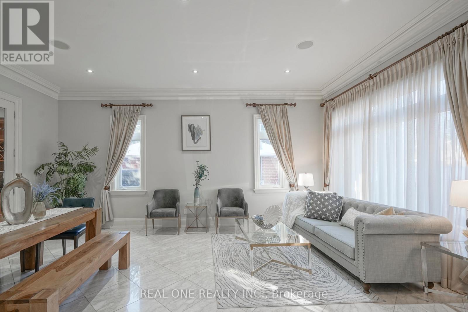 Property at 231 CHURCHILL AVENUE S image 3