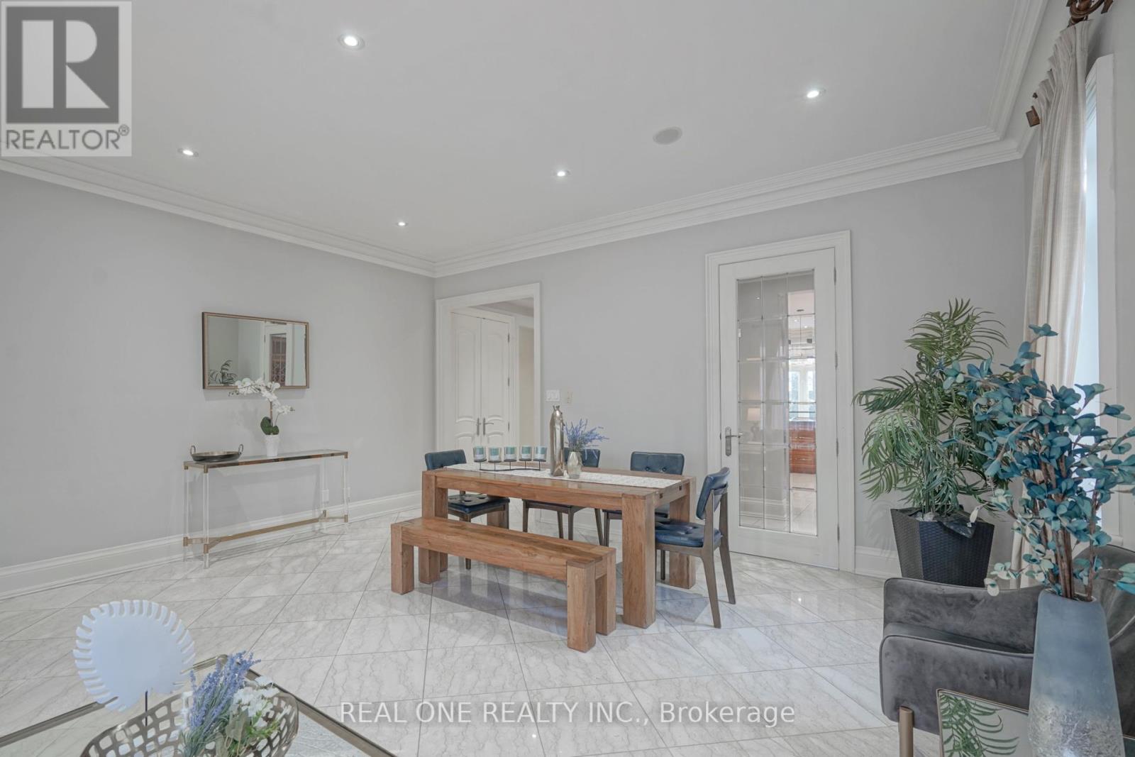 Property at 231 CHURCHILL AVENUE S image 4
