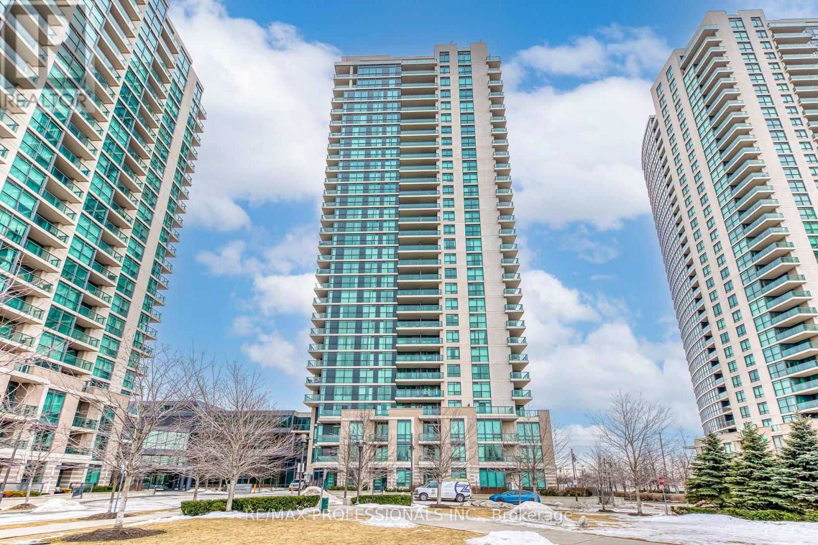 2001 - 215 SHERWAY GARDENS ROAD, Toronto, Ontario