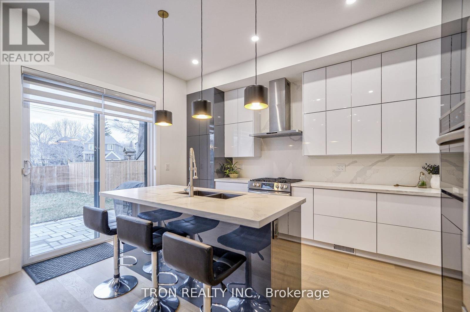38 Uno Drive, Toronto, Ontario  M8Z 3N8 - Photo 12 - W12012155