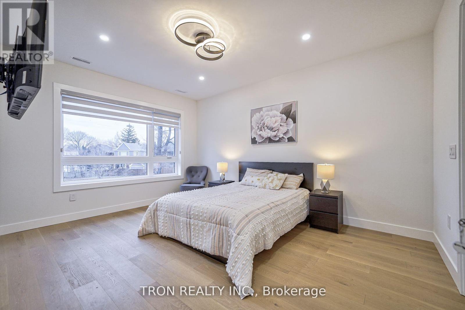 38 Uno Drive, Toronto, Ontario  M8Z 3N8 - Photo 15 - W12012155