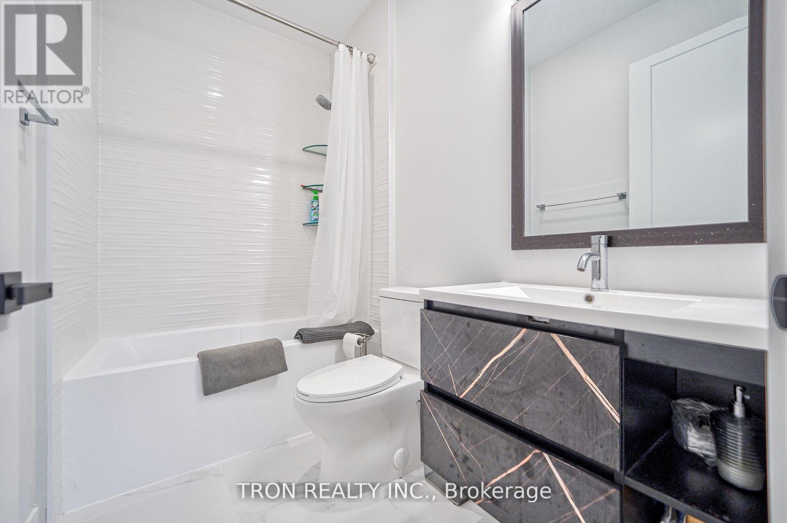 38 Uno Drive, Toronto, Ontario  M8Z 3N8 - Photo 21 - W12012155