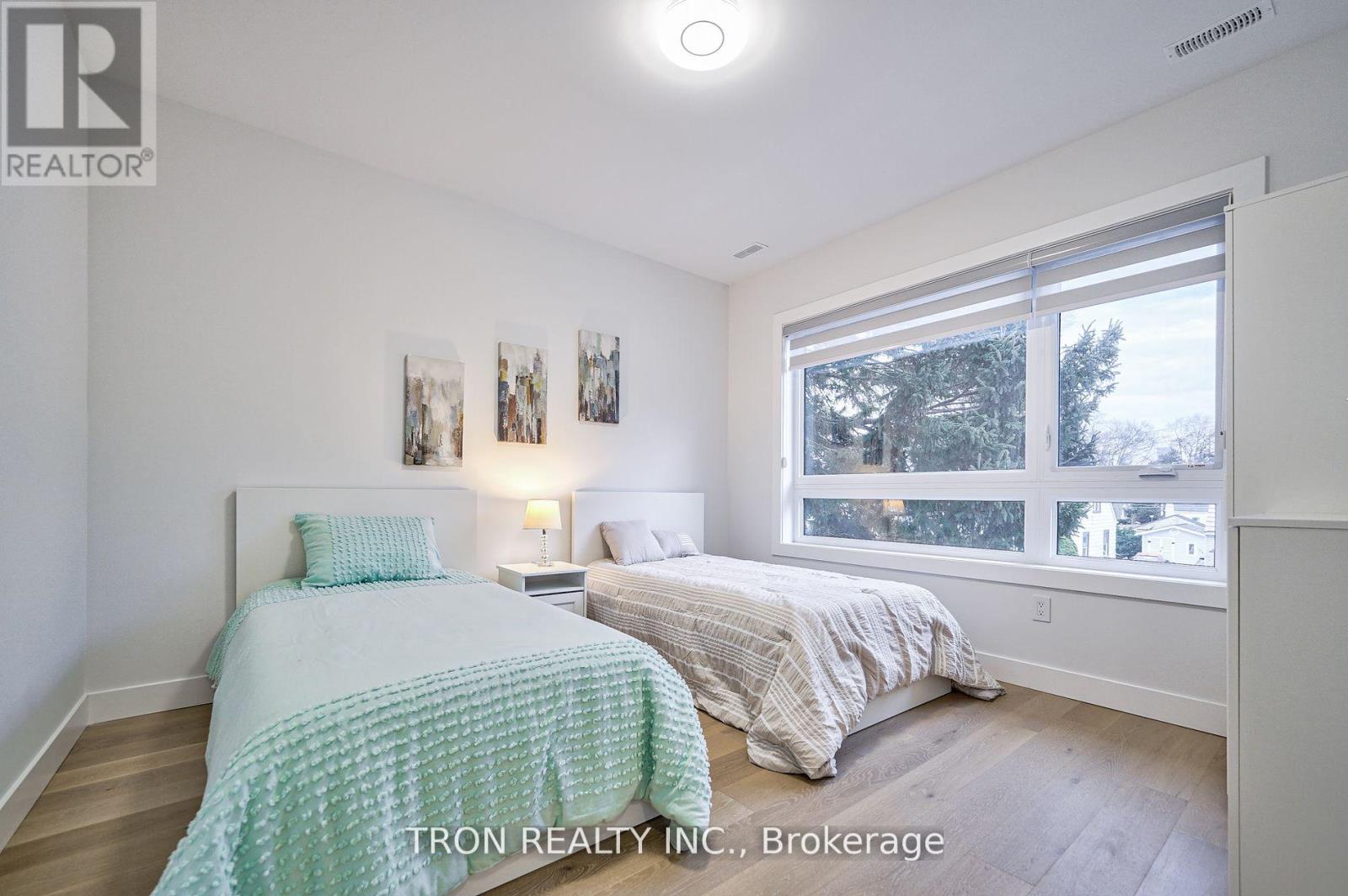38 Uno Drive, Toronto, Ontario  M8Z 3N8 - Photo 22 - W12012155