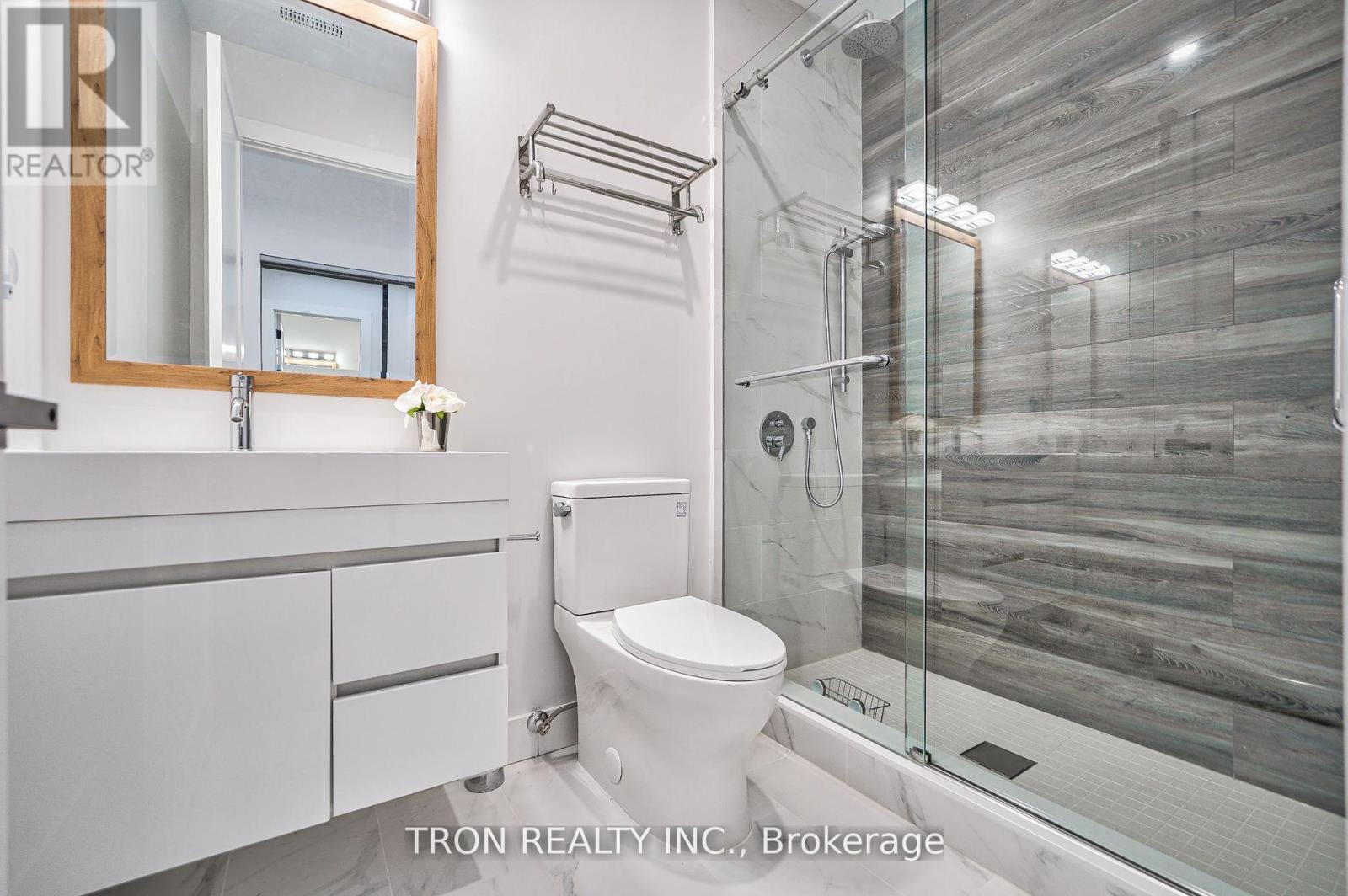 38 Uno Drive, Toronto, Ontario  M8Z 3N8 - Photo 23 - W12012155