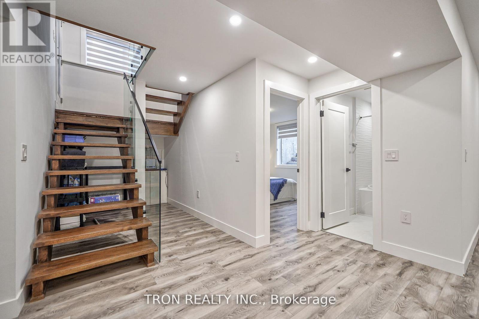 38 Uno Drive, Toronto, Ontario  M8Z 3N8 - Photo 24 - W12012155