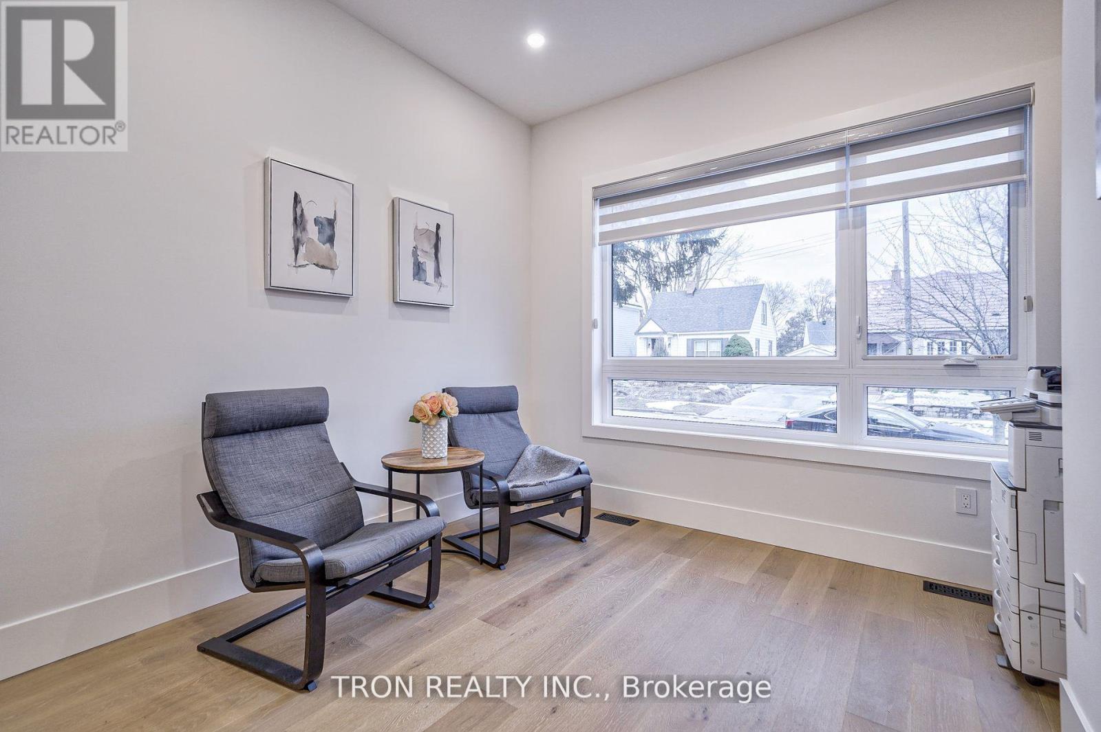 38 Uno Drive, Toronto, Ontario  M8Z 3N8 - Photo 6 - W12012155