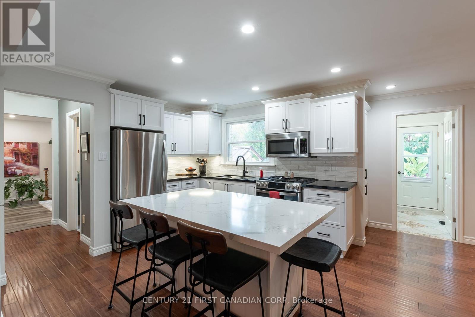Photo 11 of 40 for 178 Guildford Crescent
