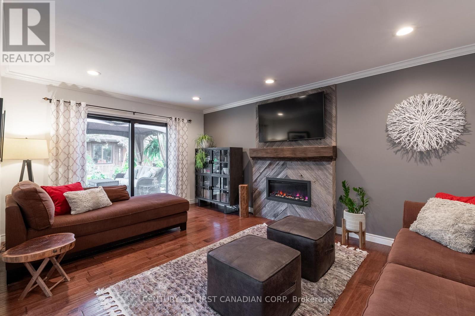 Photo 14 of 40 for 178 Guildford Crescent