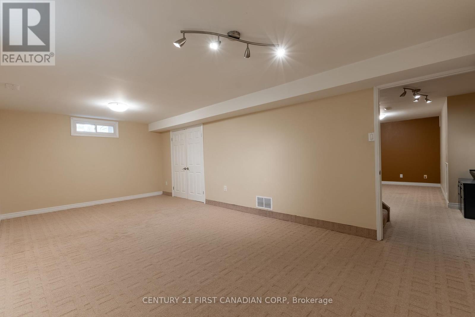 Photo 31 of 40 for 178 Guildford Crescent