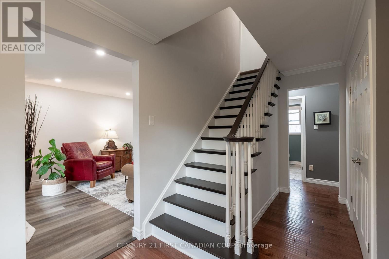 Photo 5 of 40 for 178 Guildford Crescent
