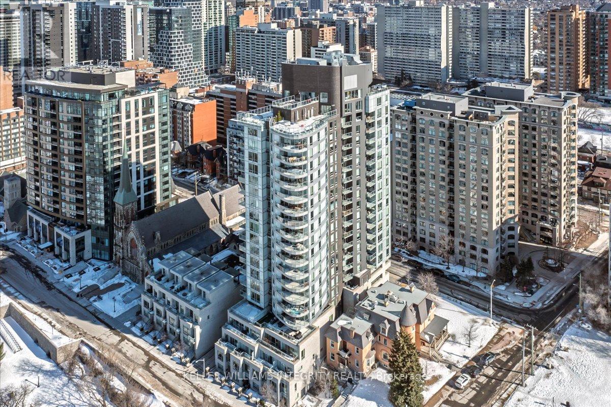 1006 - 428 Sparks Street, Ottawa, Ontario  K1R 0B3 - Photo 1 - X12012307