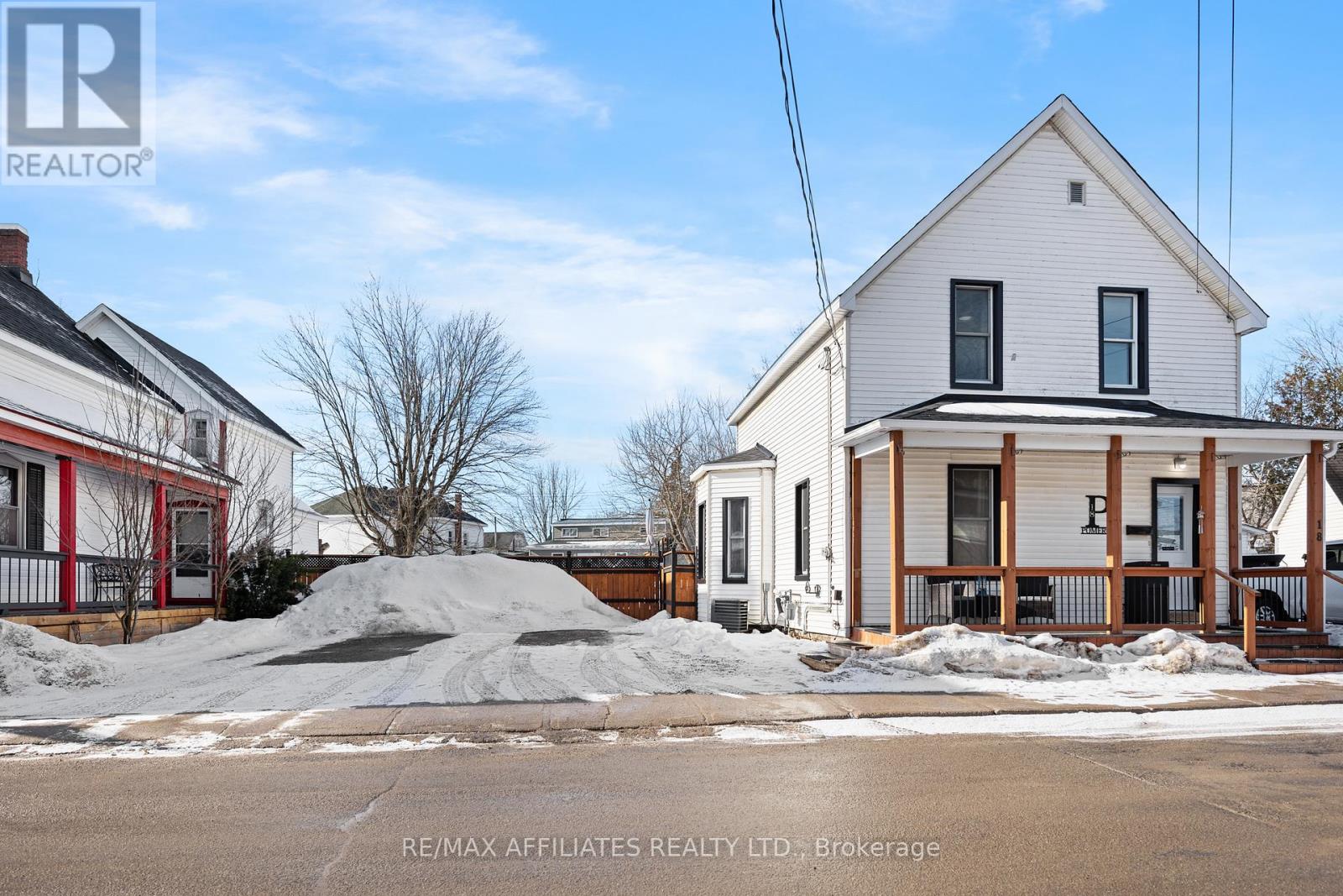 Property at 18 WINNIFRED STREET N image 2