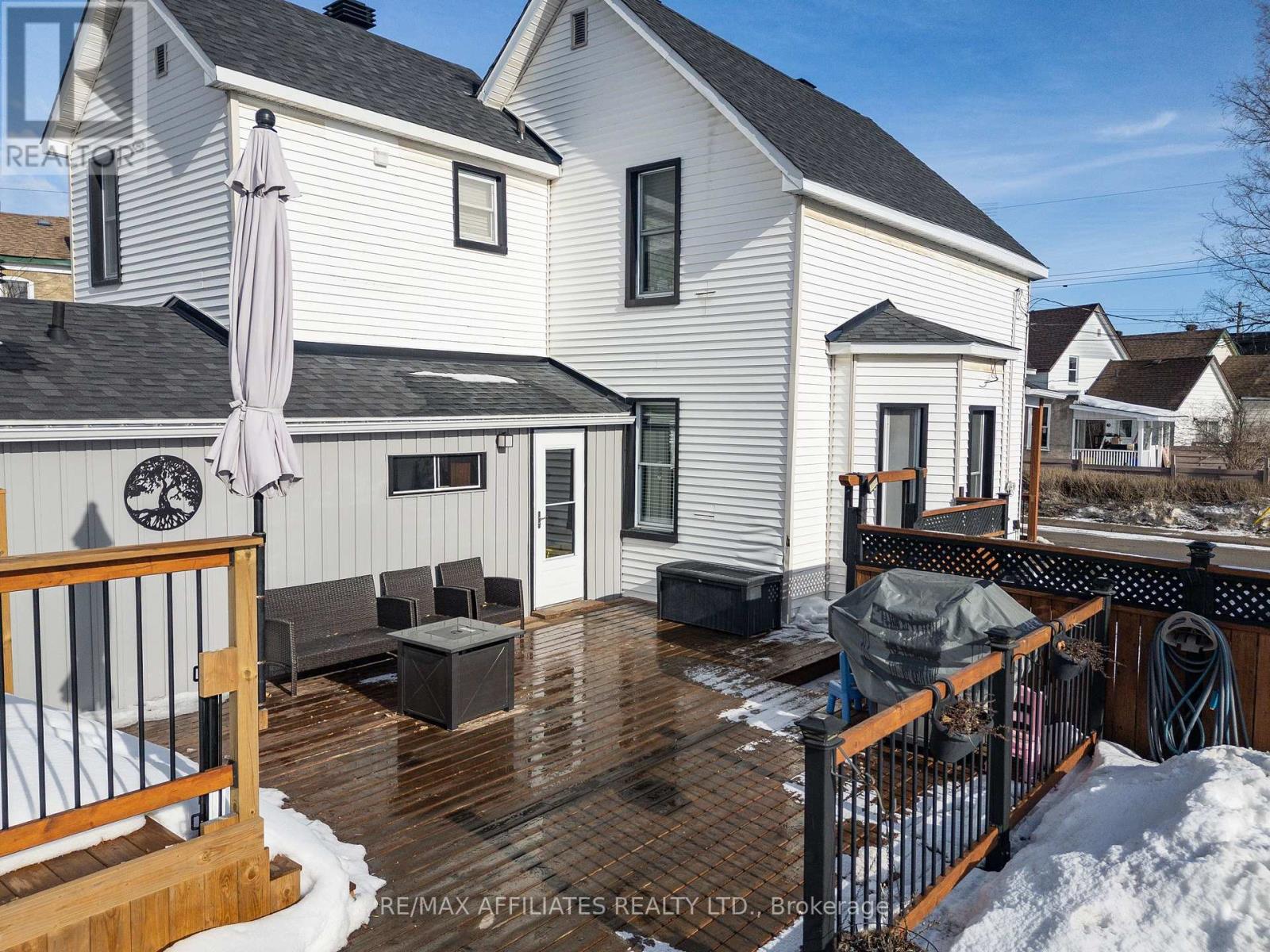 Property at 18 WINNIFRED STREET N image 5